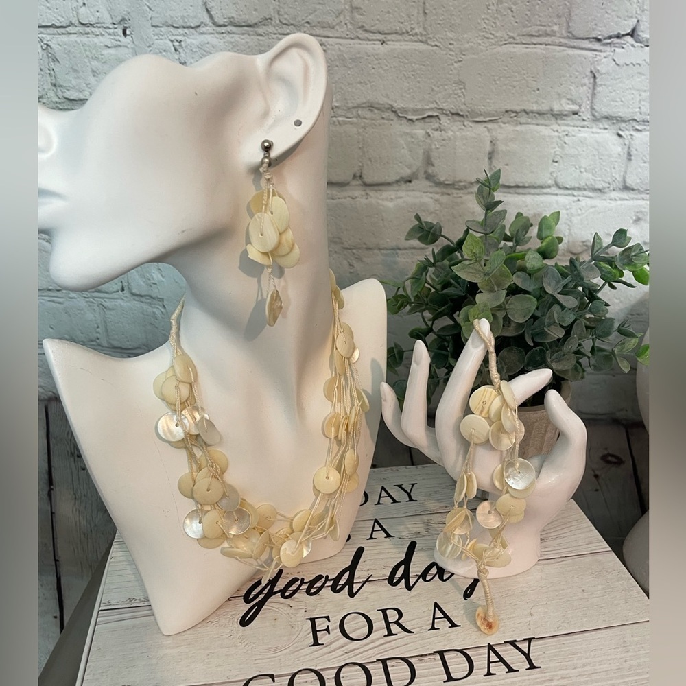 White Seashell Necklace Earring Bracelet Jewelry Set